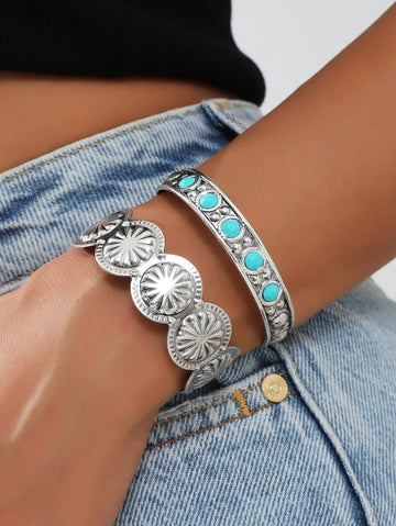 2pcs/Set Women's Western Style Carved Metal Bangle Bracelet Set
