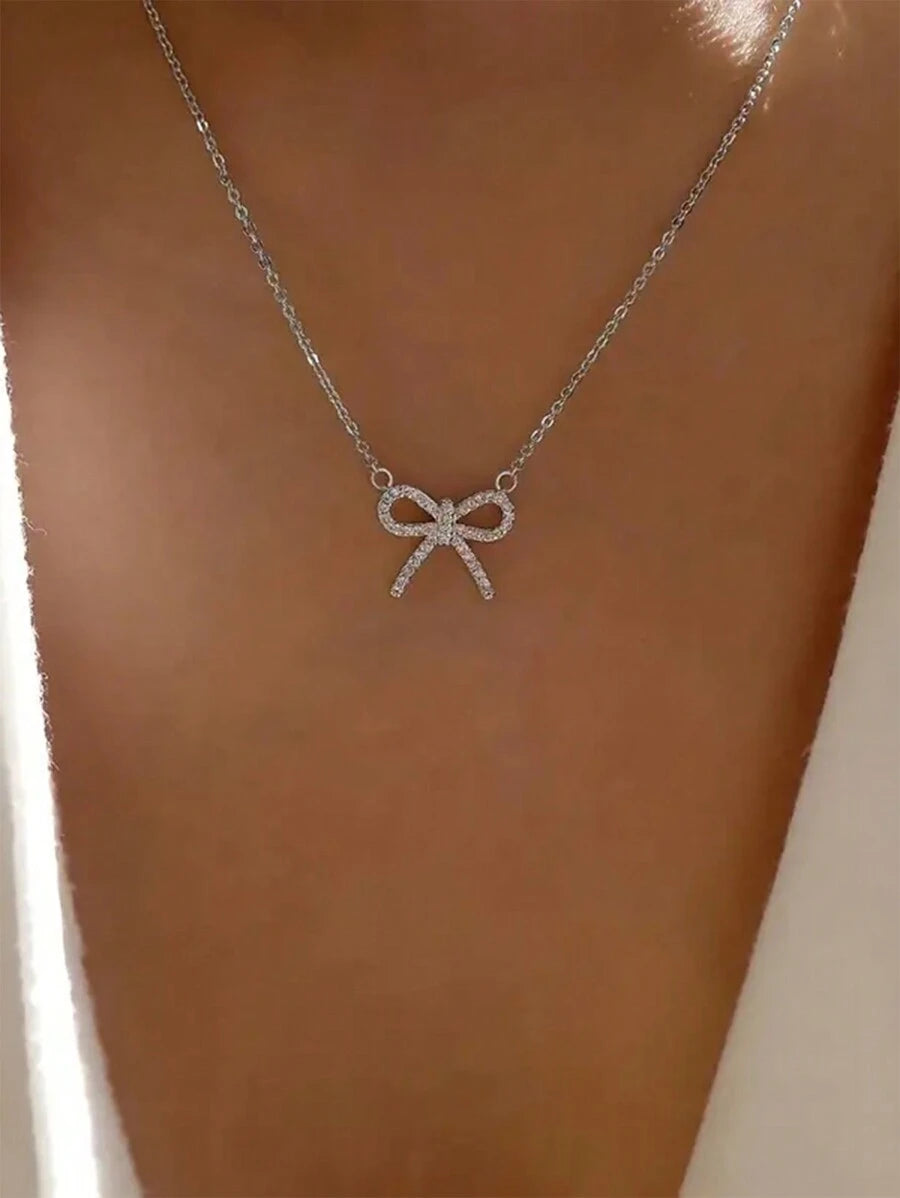 1pc Elegant Butterfly Pendant Necklace, Women's Shiny Minimalist Fashion Accessory, Everyday Wear