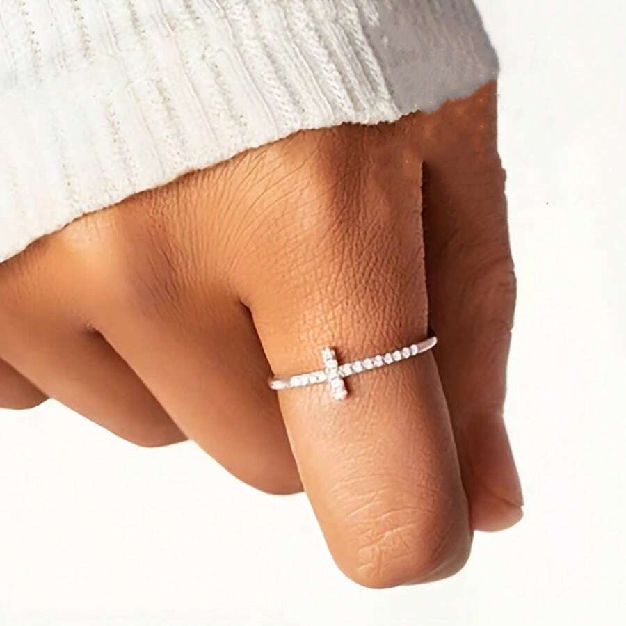 1pc Elegant & Sophisticated Women's Ring With Silver-Plated Luxury Sparkling Synthetic Cubic Zirconia, Ideal For Daily Wear And Gifting To Family & Friends